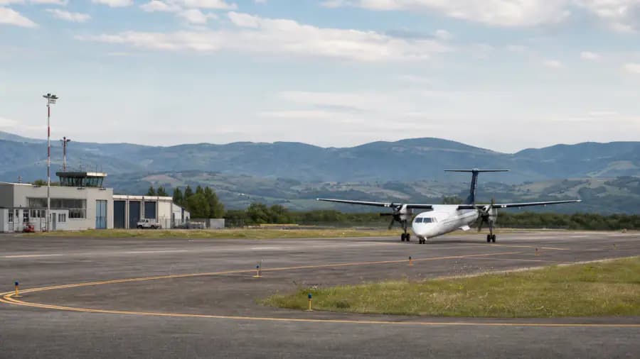 Regional turboprop aircraft operating at a mountain airport