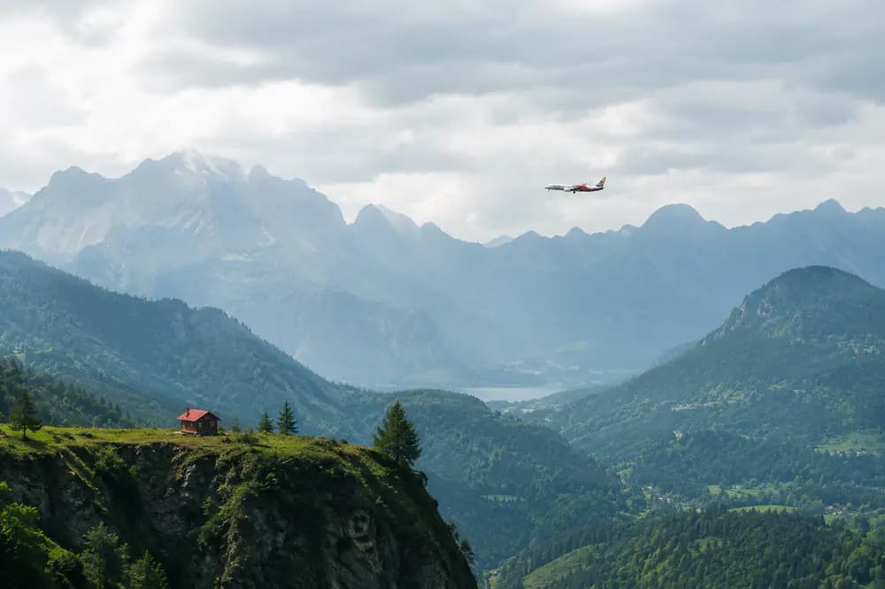 Regional aircraft route over difficult mountain terrain